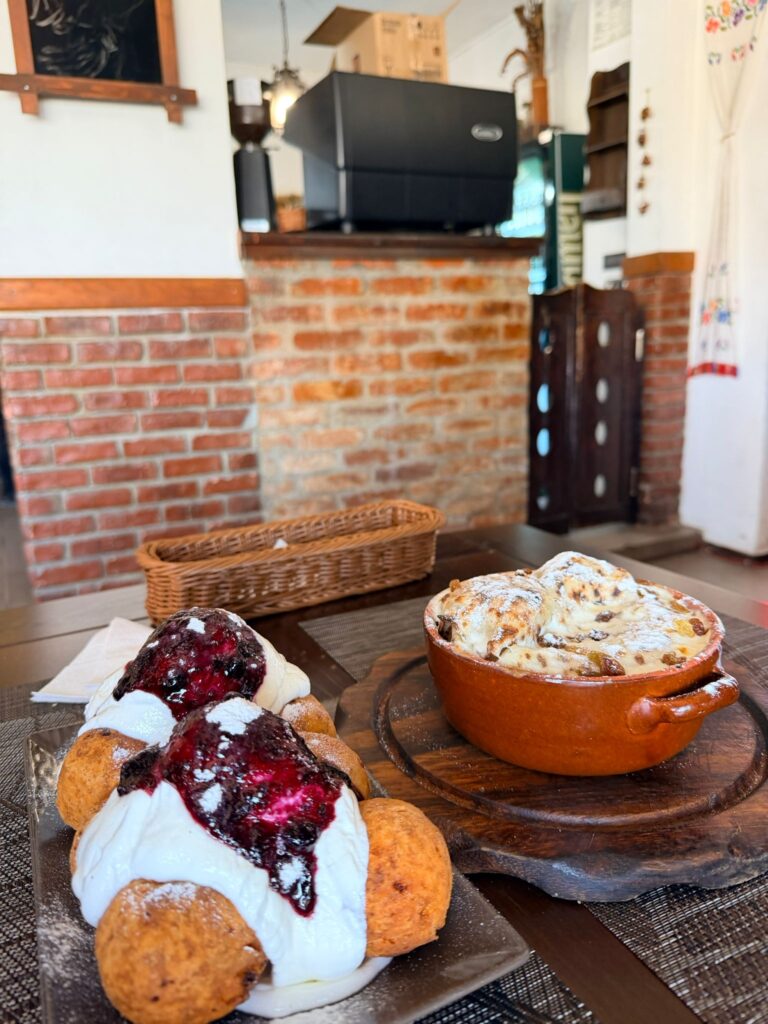 Papanasi si Caltita brasoveana Restaurant Carul cu Flori